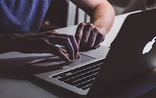 开云体育下载网页版-“花式运球：联盟高手的炫酷过人秀”，花式运球过人教学视频